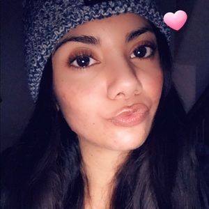 Meet your Posher, Yaneth